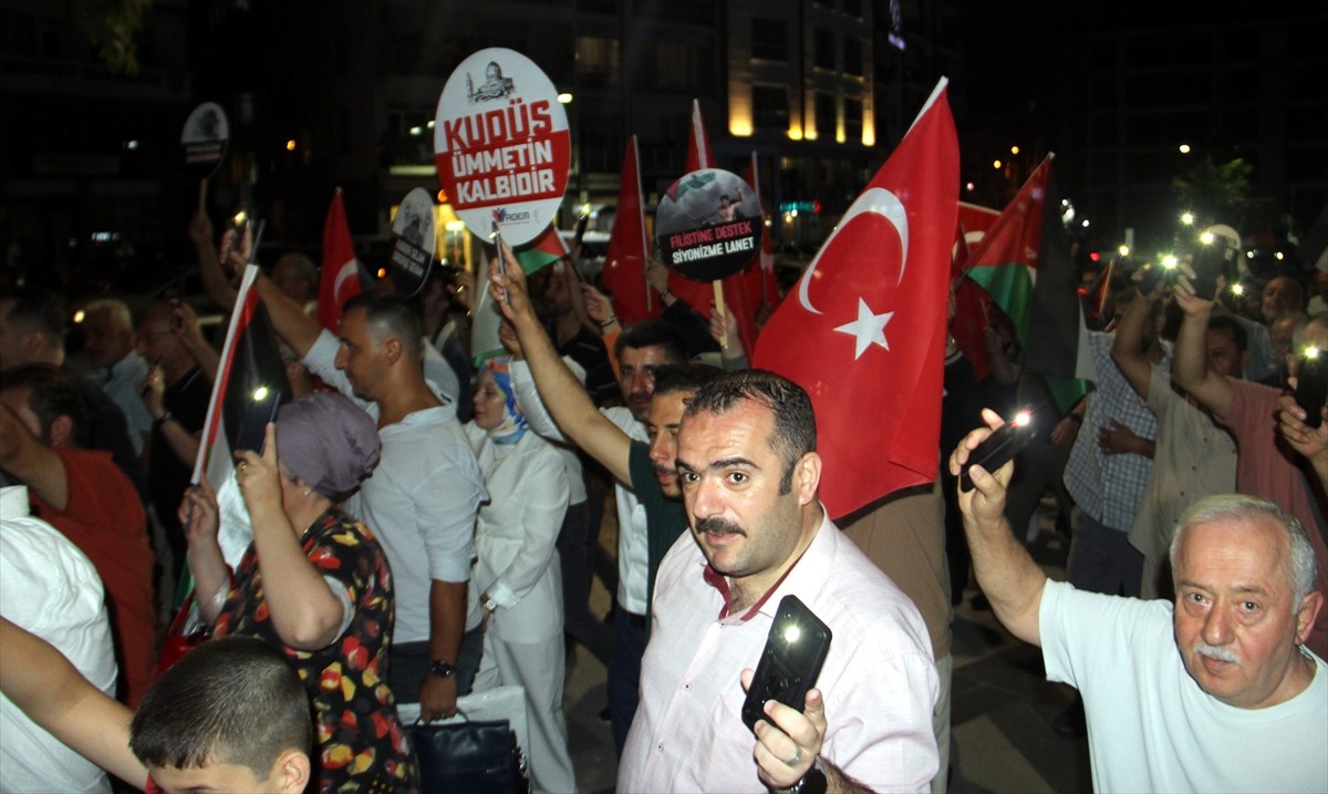 Samsun ve Sinop'ta İran'ın başkenti Tahran'da suikaste uğrayan Hamas Siyasi Büro Başkanı İsmail...