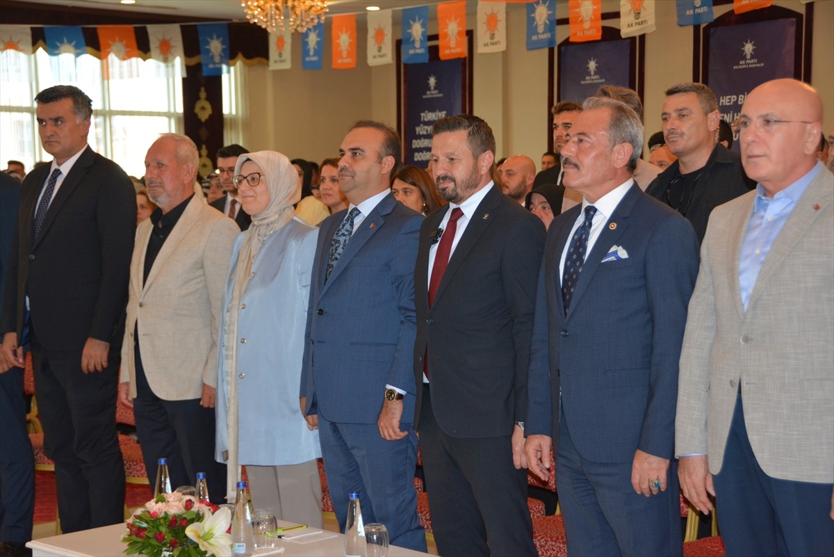 Sanayi ve Teknoloji Bakanı Mehmet Fatih Kacır, Balıkesir'de partisinin İl Danışma Meclisi...