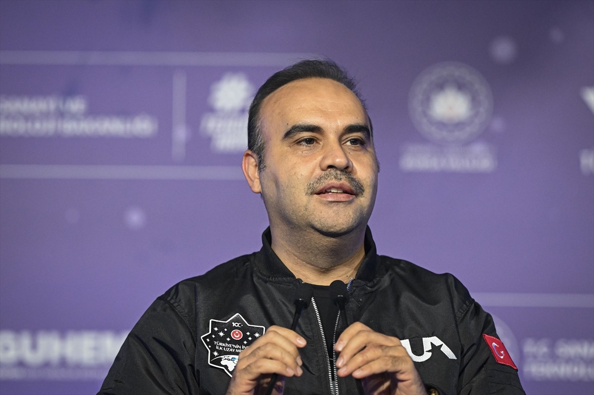 Sanayi ve Teknoloji Bakanı Mehmet Fatih Kacır, bu yıl Bursa Uludağ'da gerçekleştirilen ve 11...