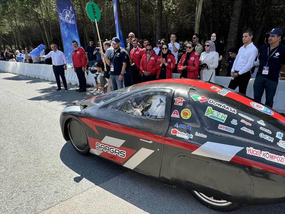 Sanayi ve Teknoloji Bakanı Mehmet Fatih Kacır, Teknofest Elektrikli Araç Yarışları'nın...