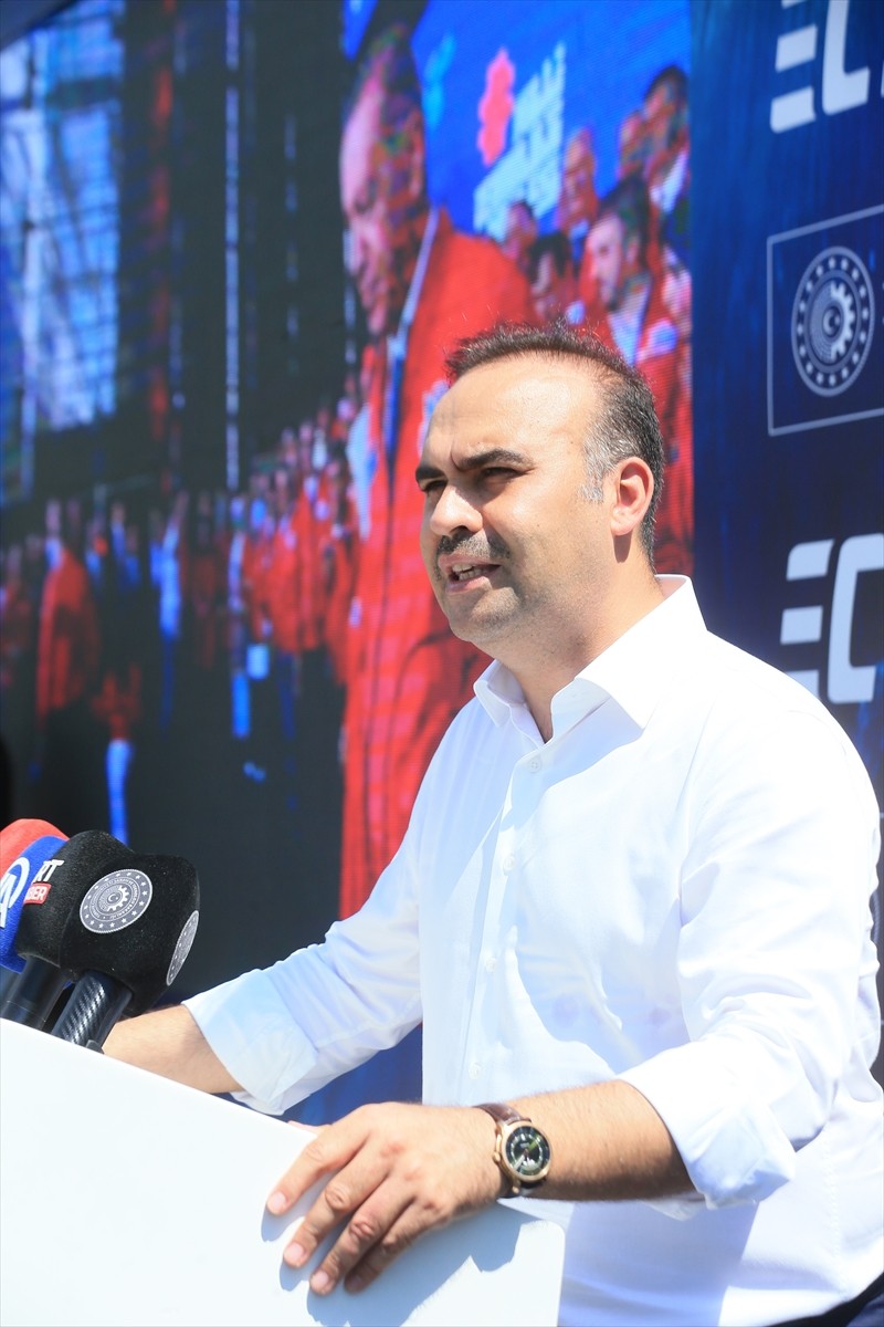 Sanayi ve Teknoloji Bakanı Mehmet Fatih Kacır, Teknofest Elektrikli Araç Yarışları'nın...