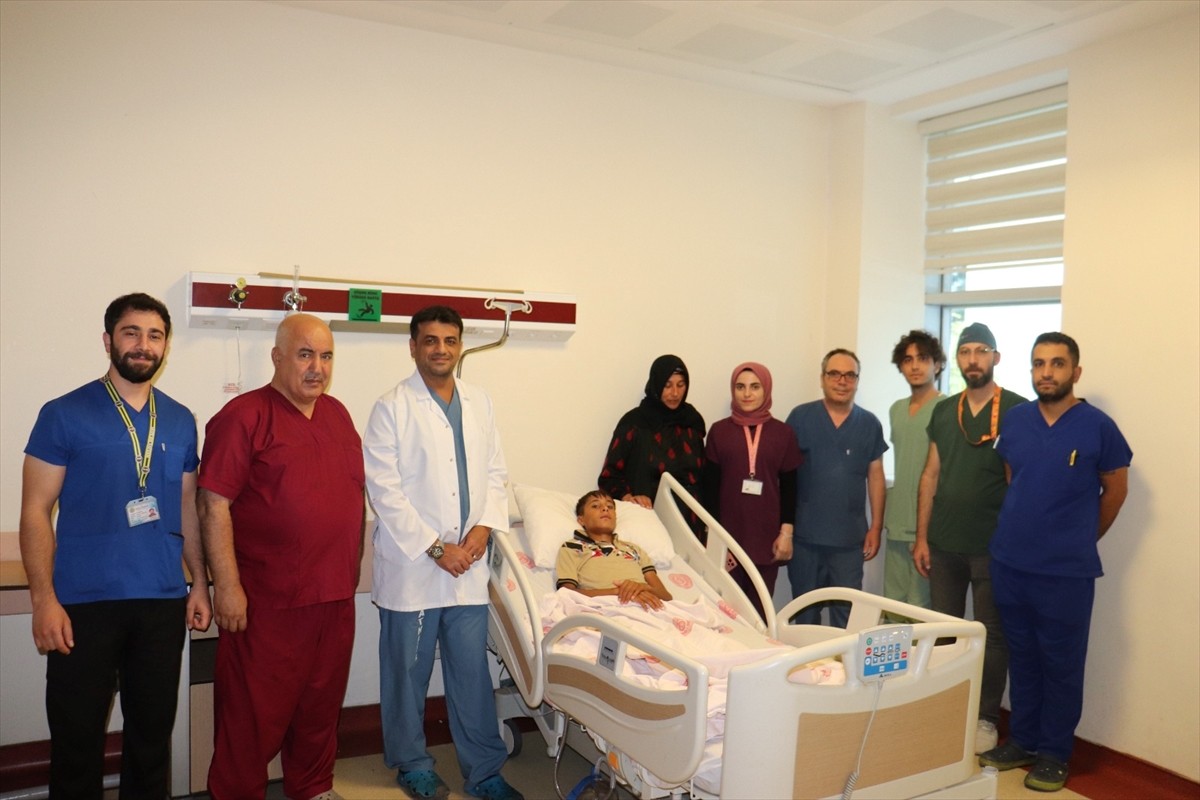 Şanlıurfa'da evde yüksek hızlı havalı silahla oyun oynadığı sırada kazayla vurulan ve kalp...