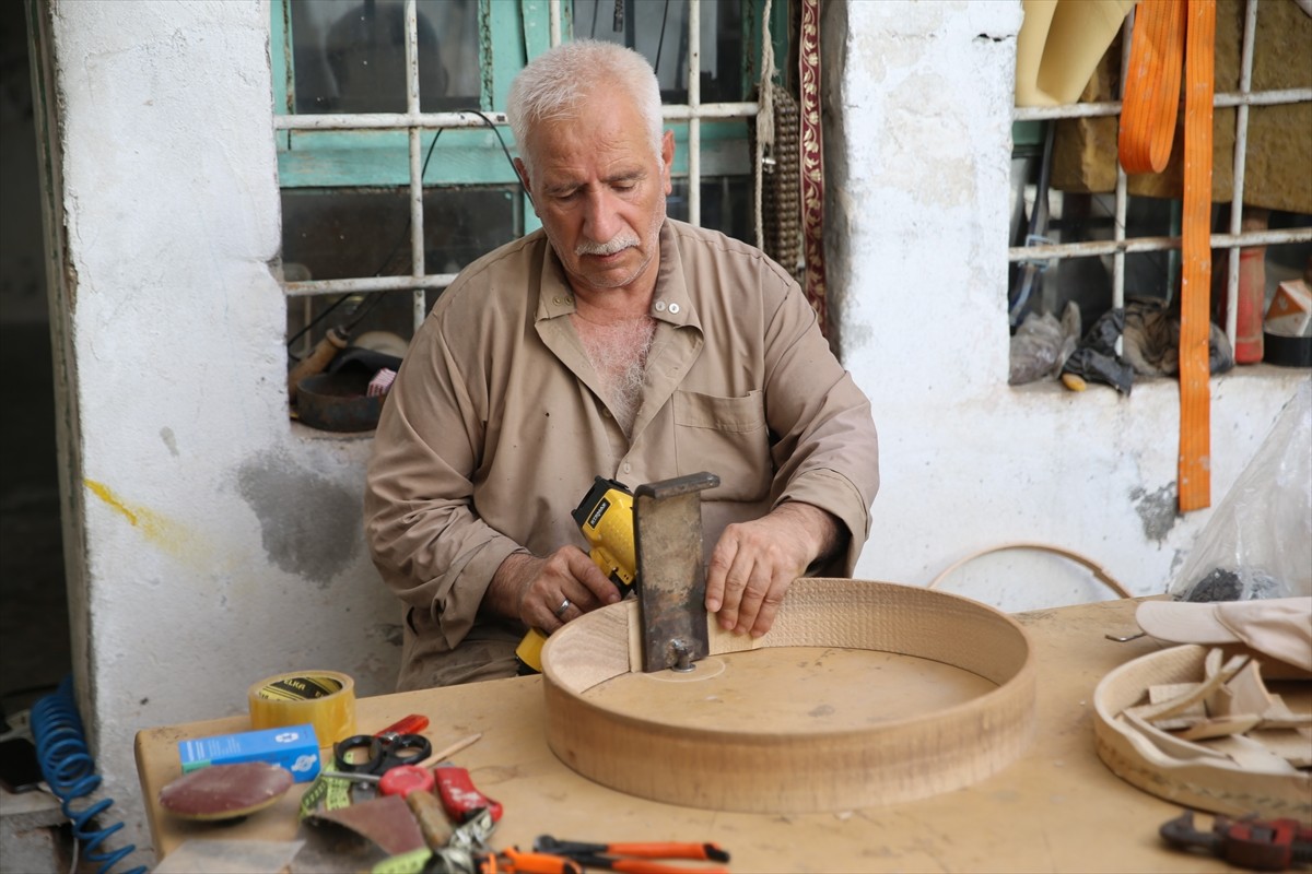 Şanlıurfa'da, kaybolmaya yüz tutan mesleklerden tef sanatının son ustalarından, Kültür ve Turizm...