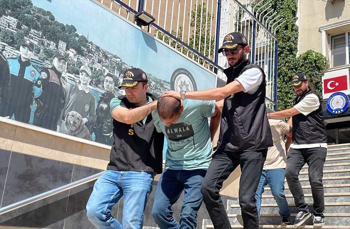 Sarıyer'de 1 kişinin öldüğü silahlı kavgaya ilişkin gözaltına alınan 2 şüpheliden 1'i...