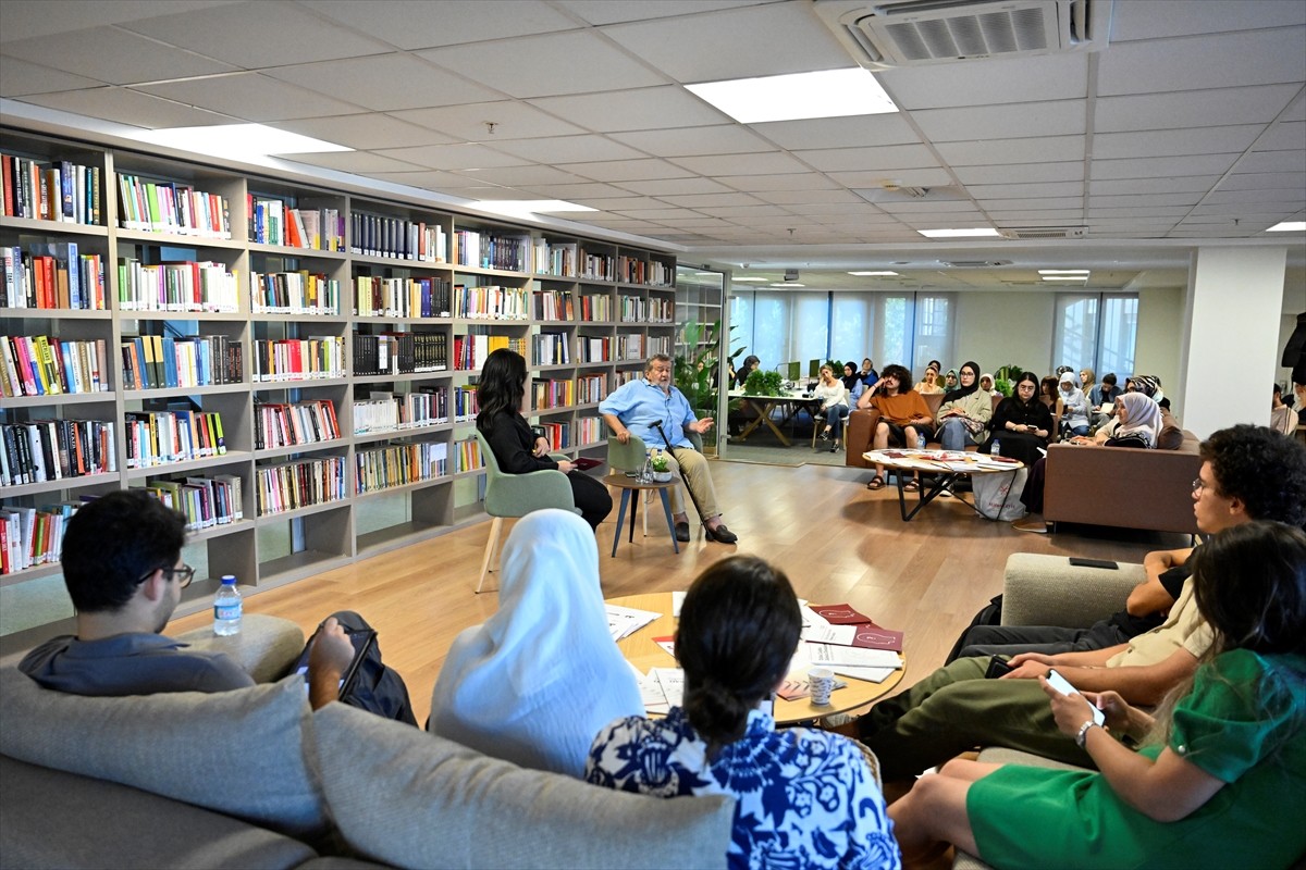 Savaş muhabiri, seyyah, belgesel film ve televizyon yapımcısı Coşkun Aral, Enstitü Sosyal'in İki...