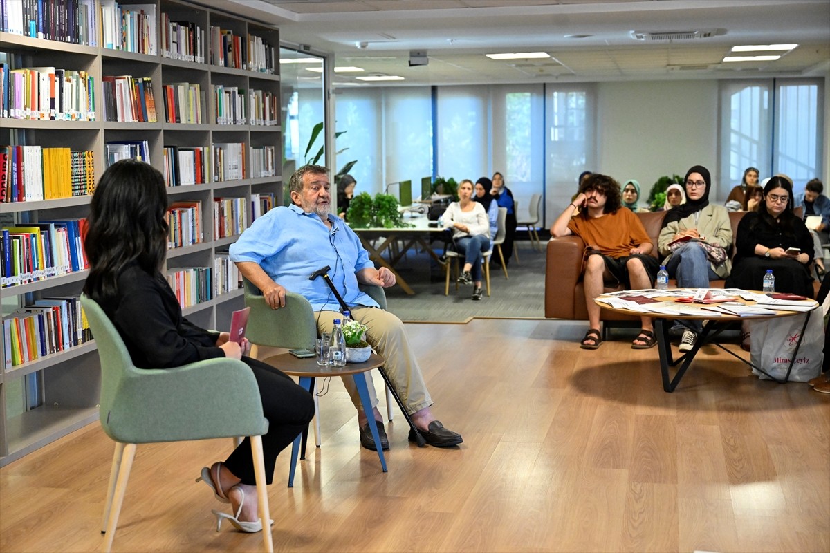 Savaş muhabiri, seyyah, belgesel film ve televizyon yapımcısı Coşkun Aral, Enstitü Sosyal'in İki...