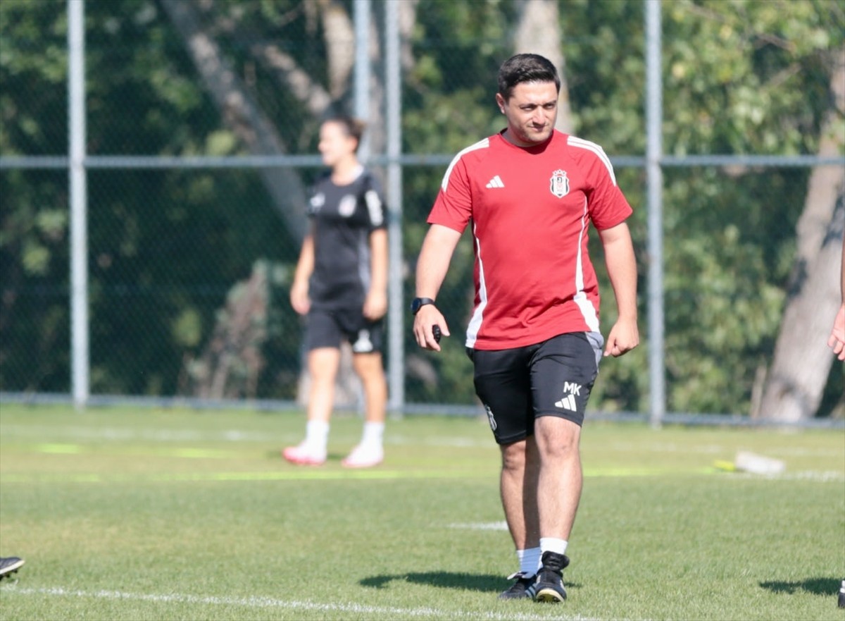 Sezon hazırlıkları kapsamında Abant Gölü Milli Parkı yolu üzerindeki bir otelde kamp yapan...