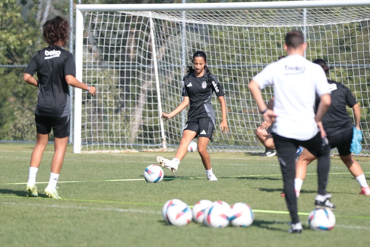 Sezon hazırlıkları kapsamında Abant Gölü Milli Parkı yolu üzerindeki bir otelde kamp yapan...