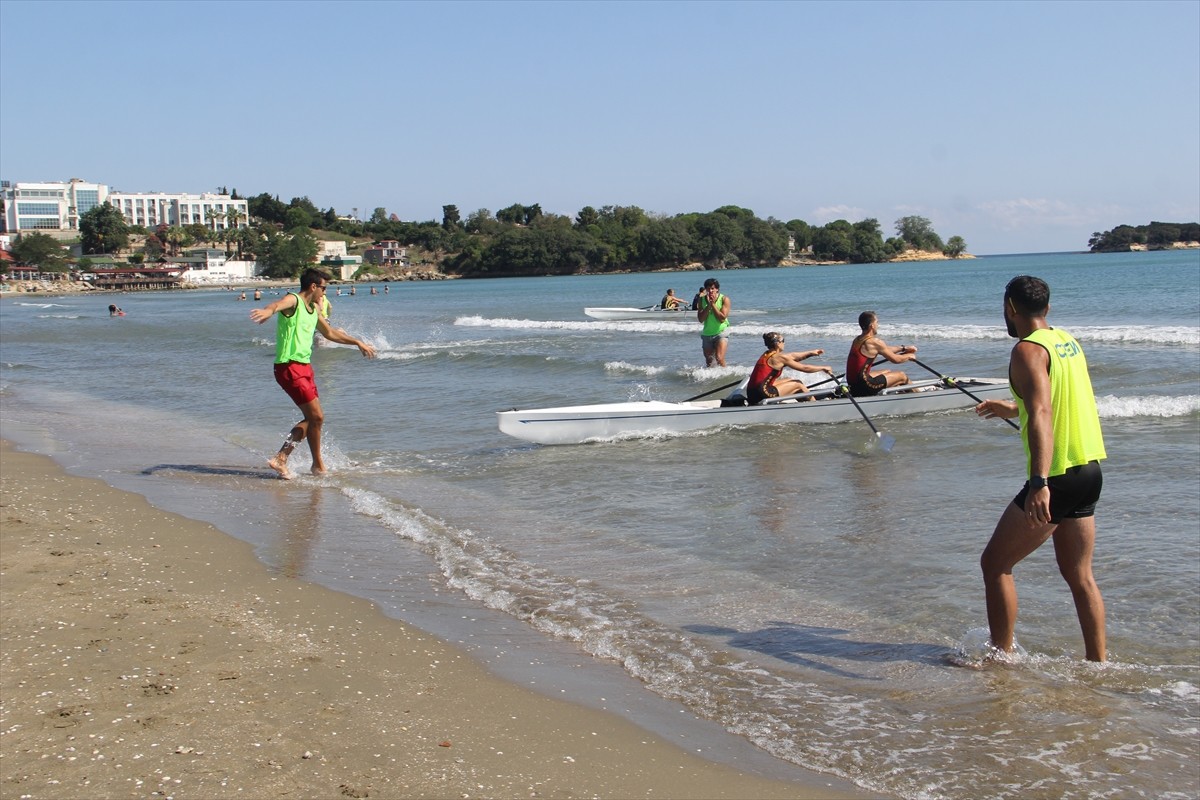 Sinop'ta Akliman mevkisinde, Türkiye Kürek Federasyonu tarafından düzenlenen Sanmar Denizcilik...