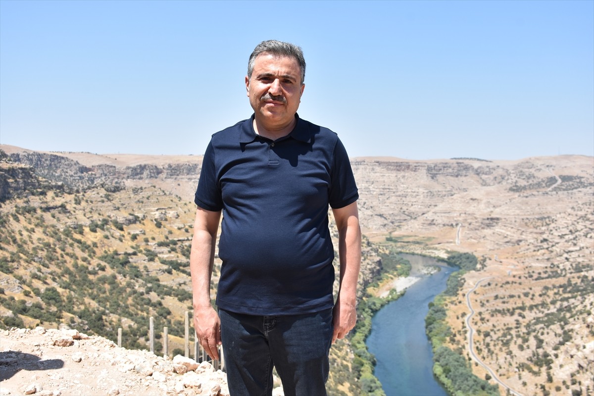 Şırnak Valisi Cevdet Atay, İdil ilçesi Sulak köyü Cehennem Deresi Kanyonu'nda yapımı devam eden...