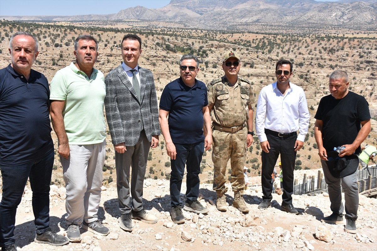 Şırnak Valisi Cevdet Atay, İdil ilçesi Sulak köyü Cehennem Deresi Kanyonu'nda yapımı devam eden...