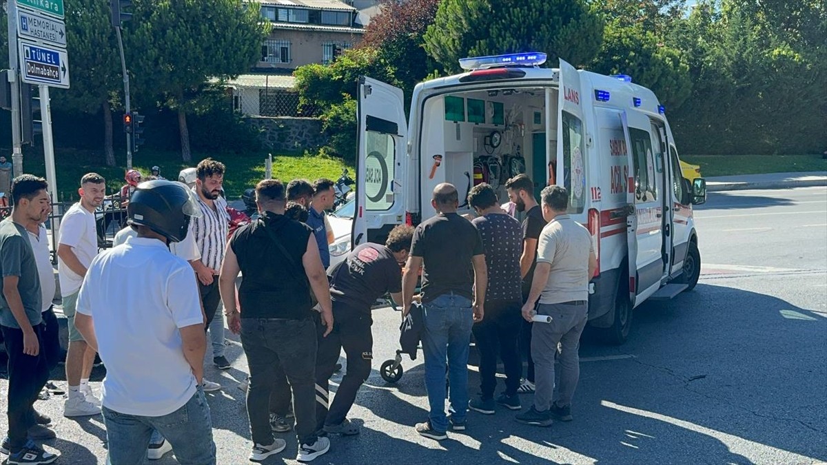 Şişli'de hafif ticari araç ile motosikletin çarpışması sonucu bir kişi yaralandı.