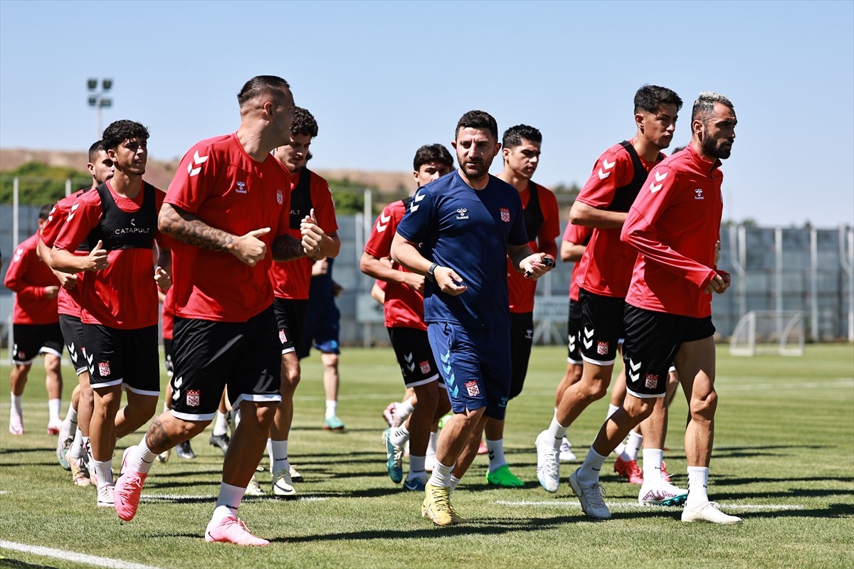 Sivasspor, Trendyol Süper Lig 2024-2025 sezonu ilk haftasında sahasında Trabzonspor ile yapacağı...