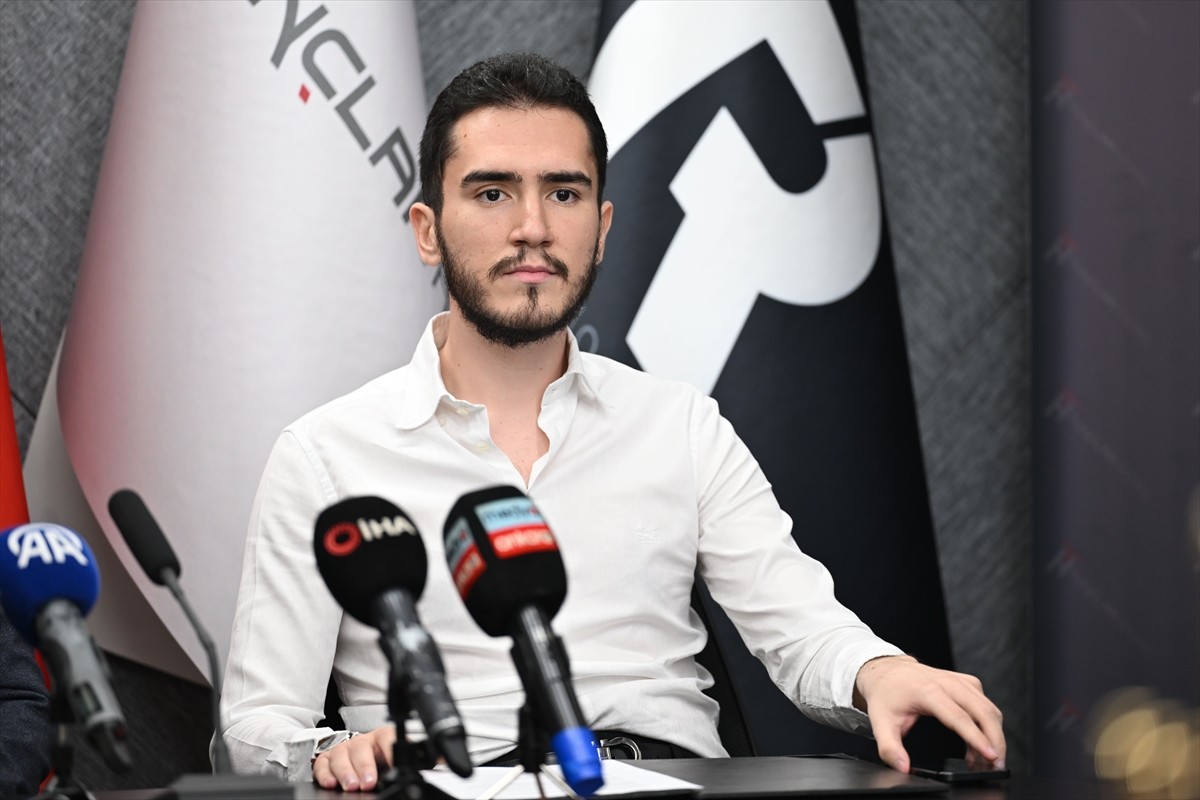 Son iki paralimpik oyunlar şampiyonu milli masa tenisçi Abdullah Öztürk, kuruyemiş firması...