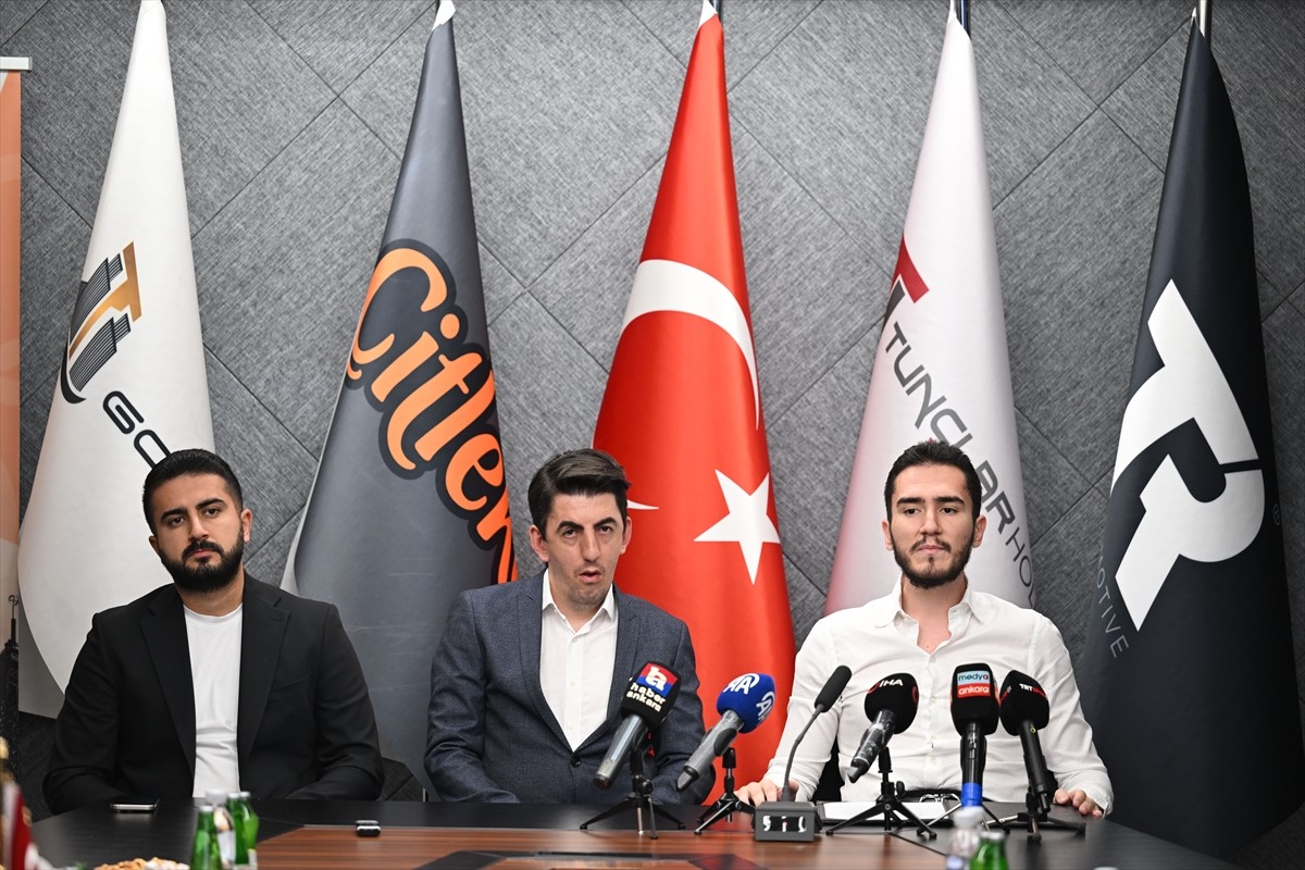 Son iki paralimpik oyunlar şampiyonu milli masa tenisçi Abdullah Öztürk, kuruyemiş firması...