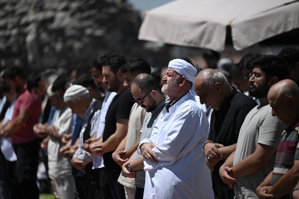 Suikasta uğrayan Hamas Siyasi Büro Başkanı İsmail Heniyye için Ankara'da gıyabi cenaze namazı...