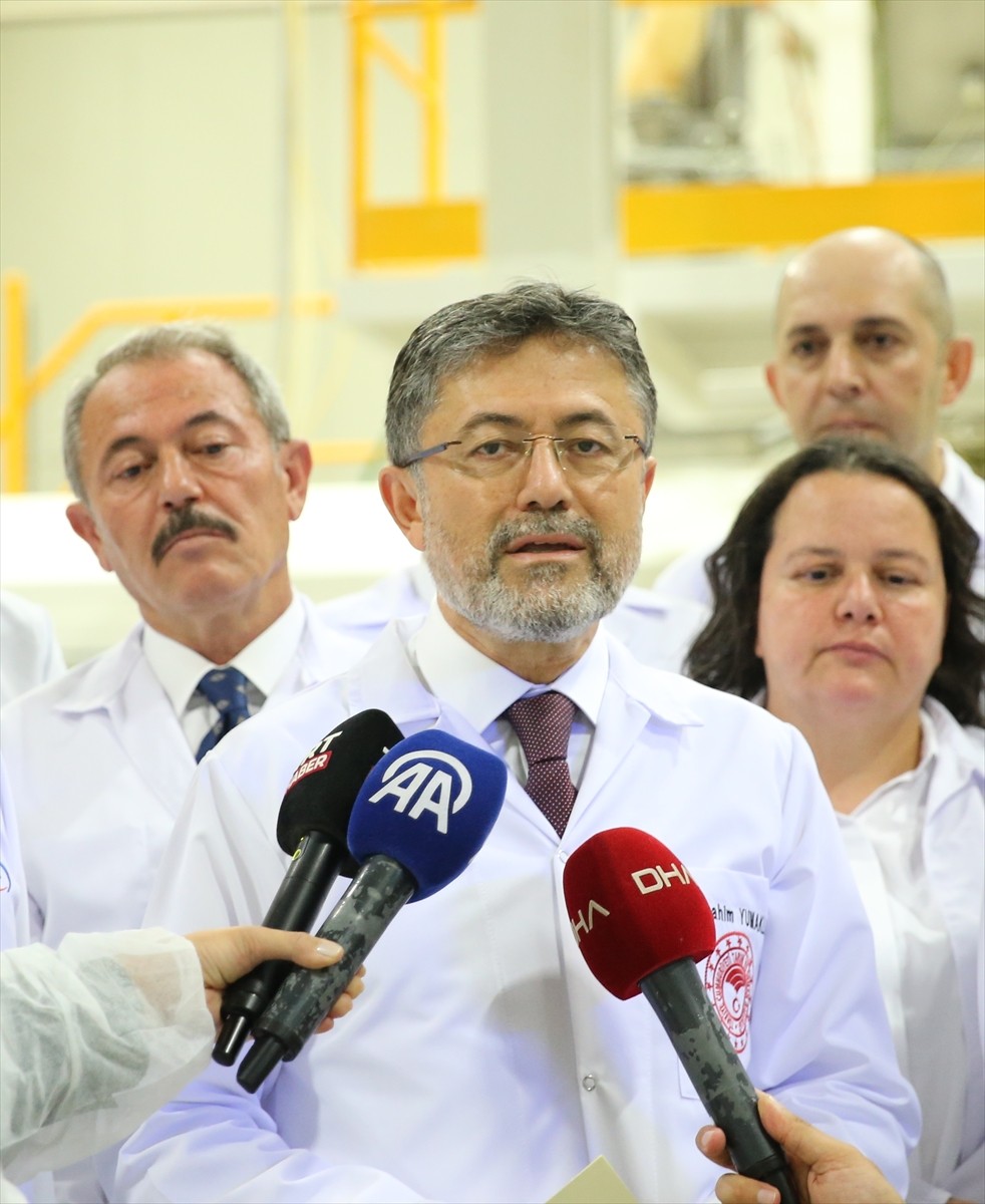 Tarım ve Orman Bakanı İbrahim Yumaklı, Denizli'nin Acıpayam ilçesindeki Tarım Kredi Süt Ürünleri...