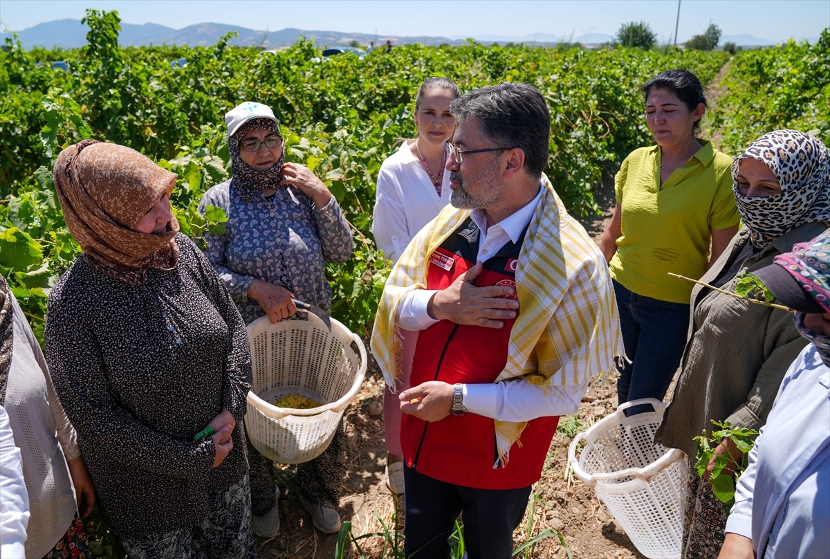 Tarım ve Orman Bakanı İbrahim Yumaklı, Manisa'nın Saruhanlı ilçesine bağlı Hacırahmanlı...