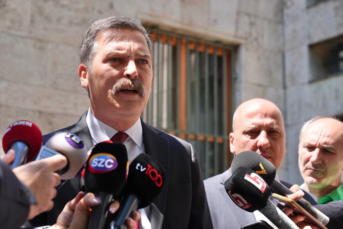 TBMM Başkanı Numan Kurtulmuş, Türkiye İşçi Partisi (TİP) Genel Başkanı Erkan Baş ile TİP İstanbul...