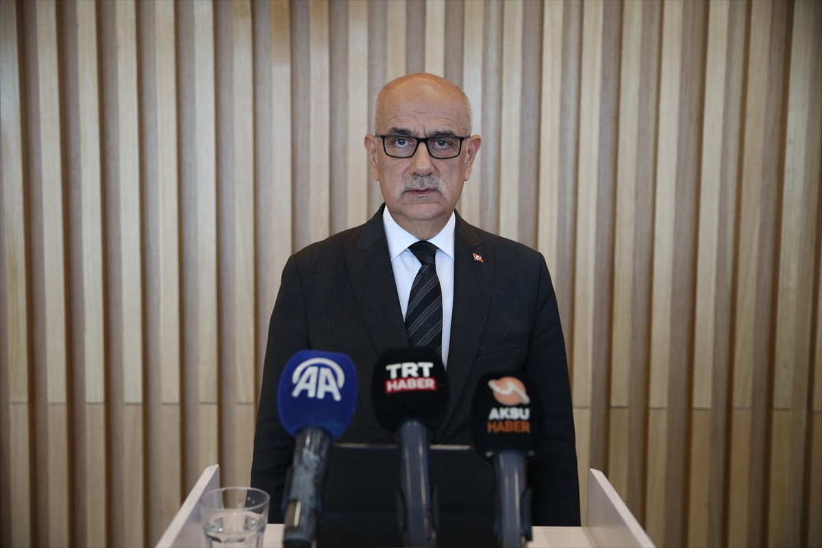 TBMM Tarım, Orman ve Köyişleri Komisyonu Başkanı Vahit Kirişci, çeşitli ziyaretler için geldiği...