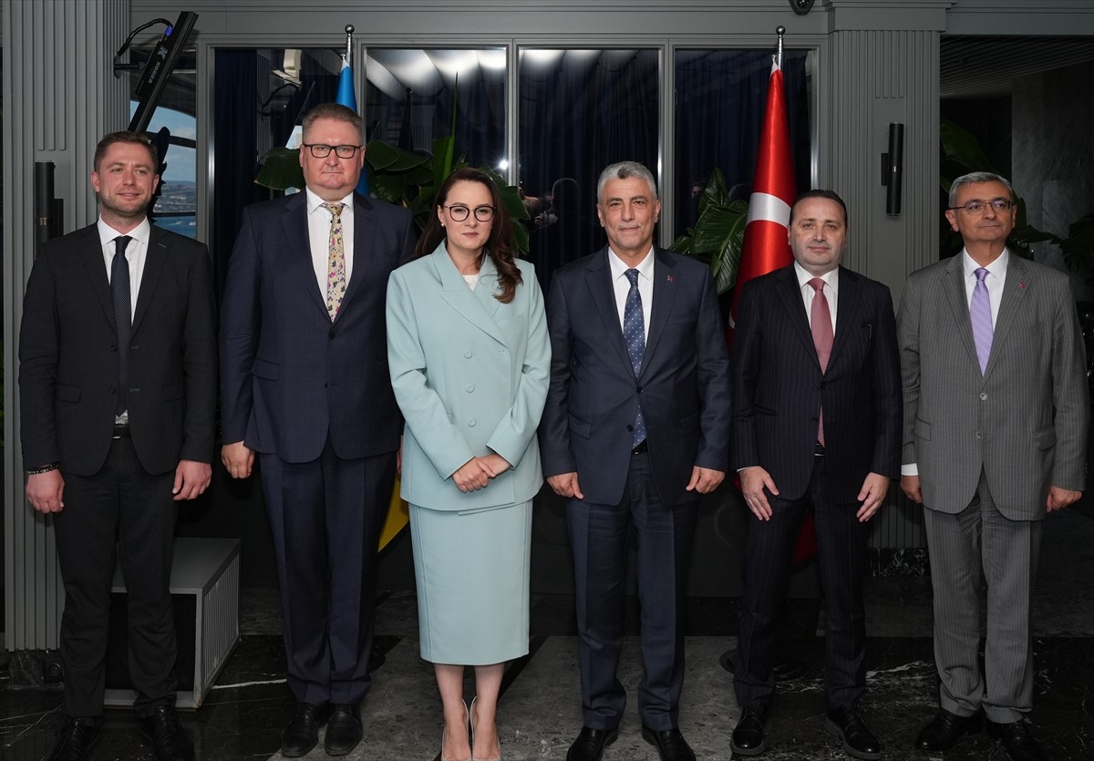 Ticaret Bakanı Ömer Bolat (sağda), Ukrayna Birinci Başbakan Yardımcısı Yulia Sviridenko (solda)...