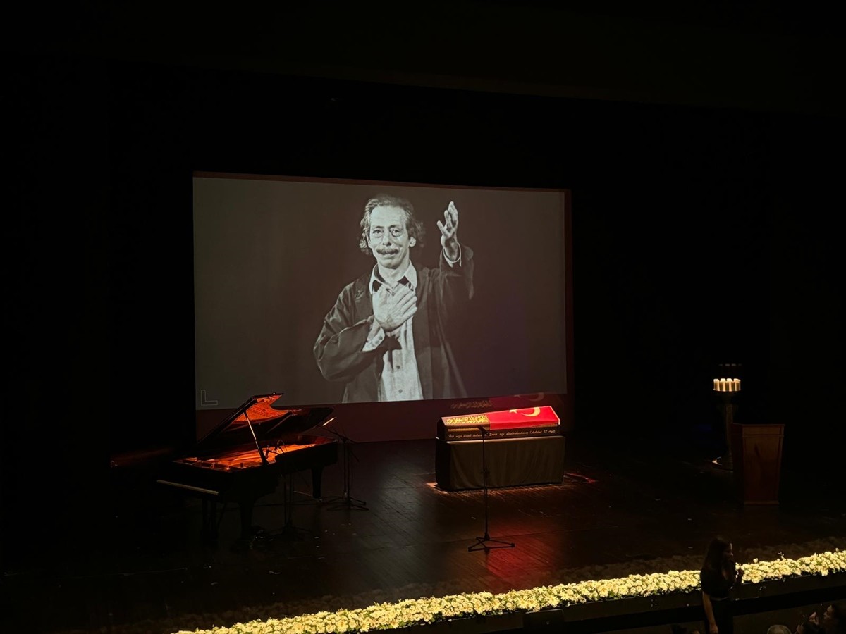 Tiyatro ve sinema oyuncusu Genco Erkal için Harbiye Muhsin Ertuğrul Sahnesi'nde tören...