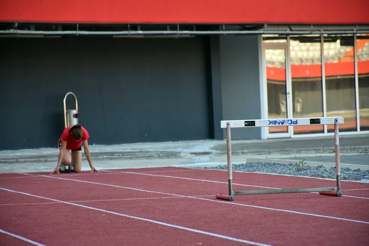 Trabzon'da iki yıl önce spor salonunda ağırlık çalıştığı sırada "180 kiloluk barın" düşmesi sonucu...