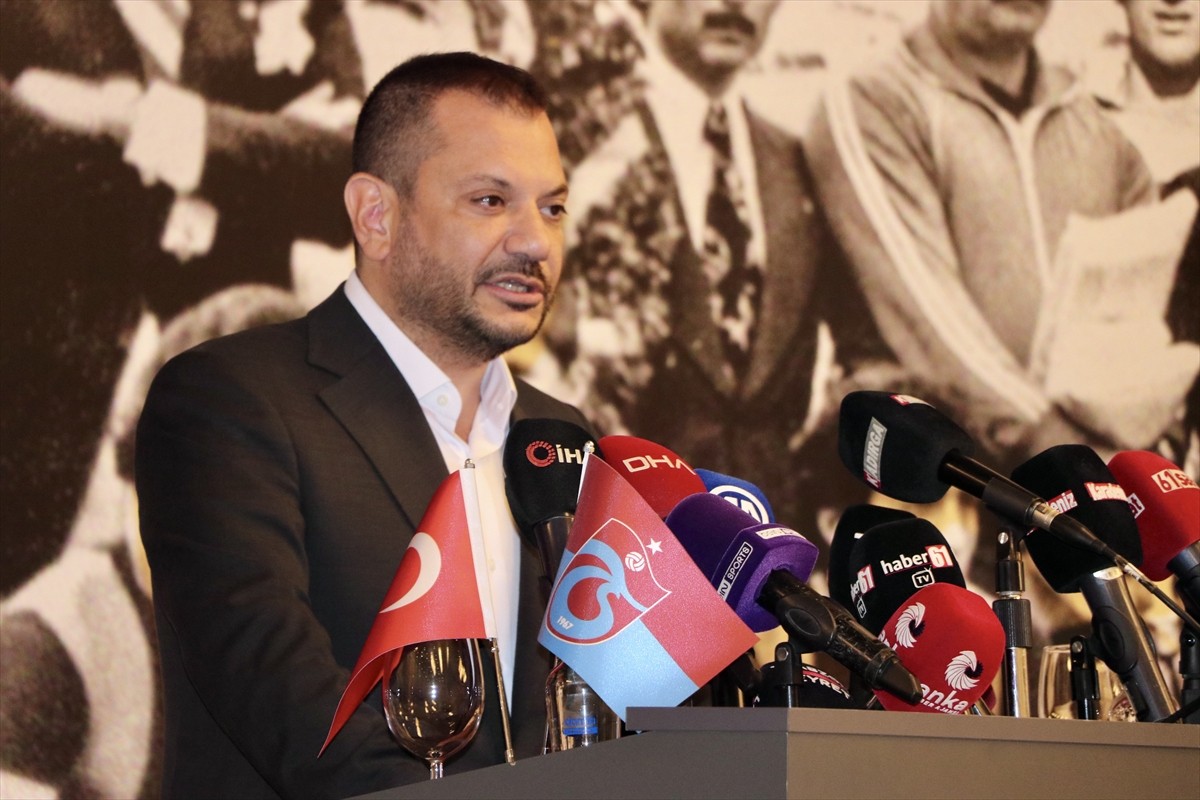 Trabzon'da, Trabzonspor'un "Süper Lig'de 50. Yıl" etkinliği düzenlendi. Etkinliğe, Ulaştırma ve...