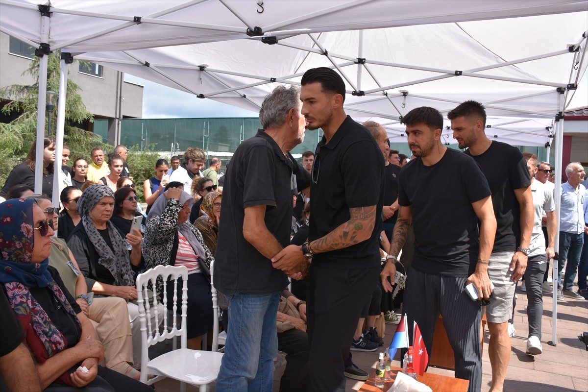 Trabzonspor Kulübünün 91 yaşında hayatını dün kaybeden kurucu üyelerinden ve eski başkanlarından...