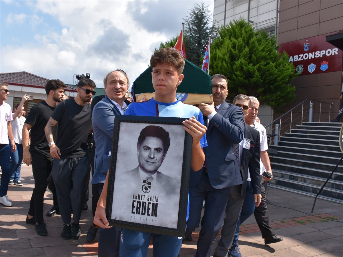 Trabzonspor Kulübünün 91 yaşında hayatını dün kaybeden kurucu üyelerinden ve eski başkanlarından...