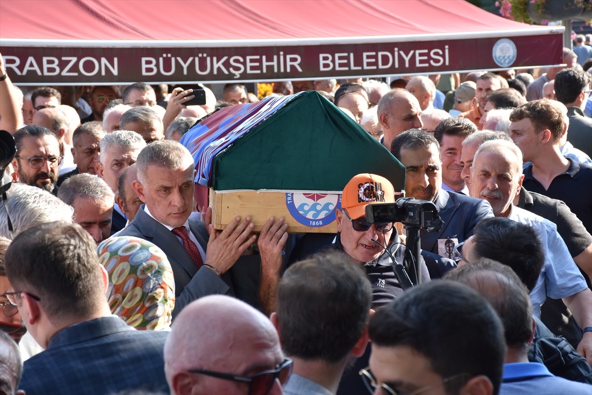 Trabzonspor Kulübünün dün yaşamını yitiren kurucu üyelerinden ve eski başkanlarından Ahmet Salih...