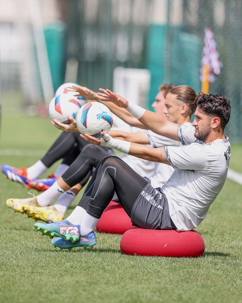 Trabzonspor, UEFA Avrupa Ligi 3. eleme turu rövanşında Avusturya'nın Rapid Wien takımıyla 15...