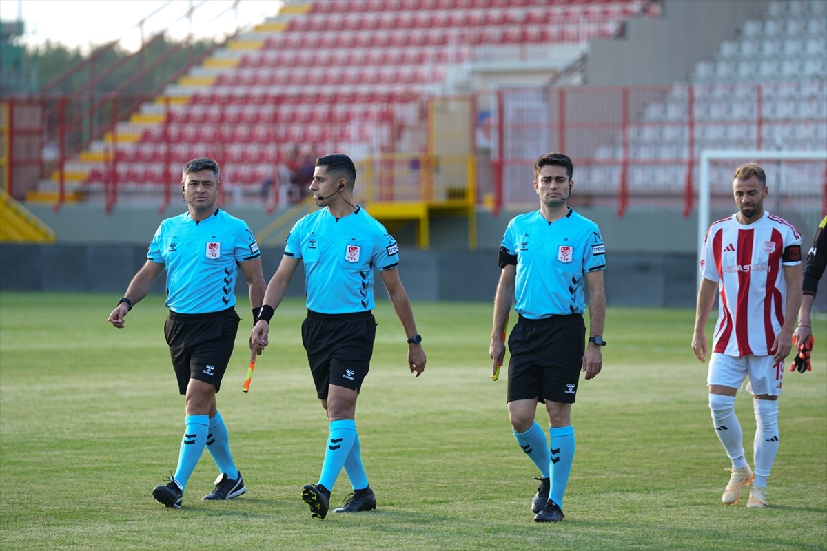 Trendyol 1. Lig'in ilk haftasında Yeni Malatyaspor ile Pendikspor karşılaşması, Malatyaspor sahaya...