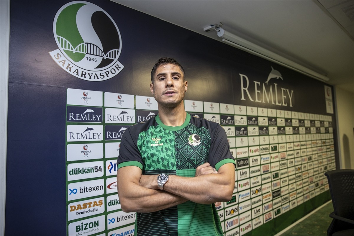 Trendyol 1. Lig ekiplerinden Sakaryaspor, defans oyuncusu Alper Uludağ'ı 1+1 yıllığına transfer...