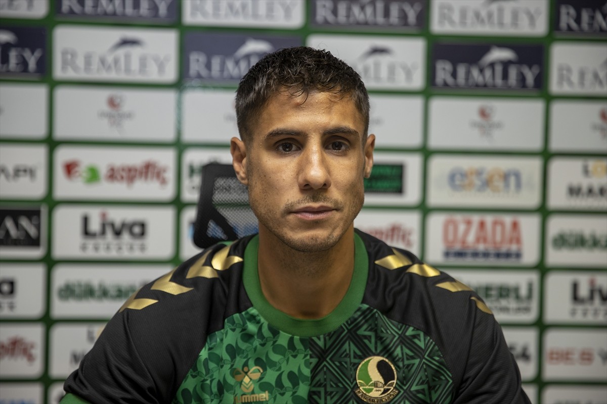 Trendyol 1. Lig ekiplerinden Sakaryaspor, defans oyuncusu Alper Uludağ'ı 1+1 yıllığına transfer...