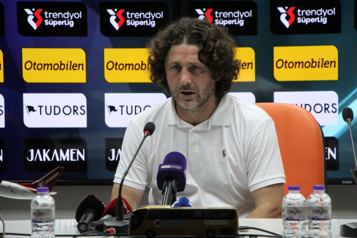 Trendyol Süper Lig'in ilk haftasında evinde Eyüpspor ile 1-1 berabere kalan Corendon Alanyapor'un...