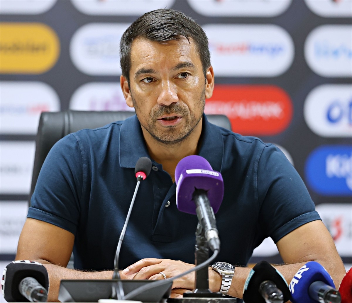 Trendyol Süper Lig'in ilk haftasında Samsunspor'u 2-0 yenen Beşiktaş'ın Teknik Direktörü Giovanni...