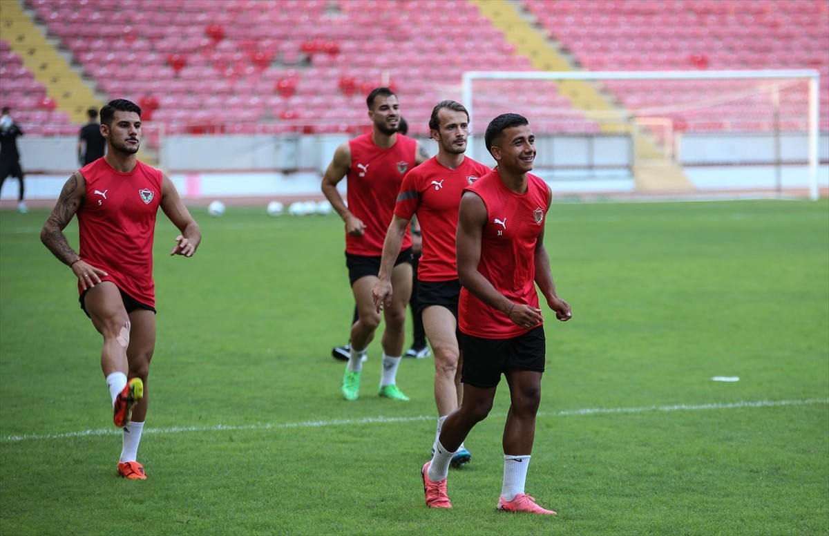 Trendyol Süper Lig ekiplerinden Atakaş Hatayspor'un teknik direktörü Özhan Pulat, AA muhabirine...