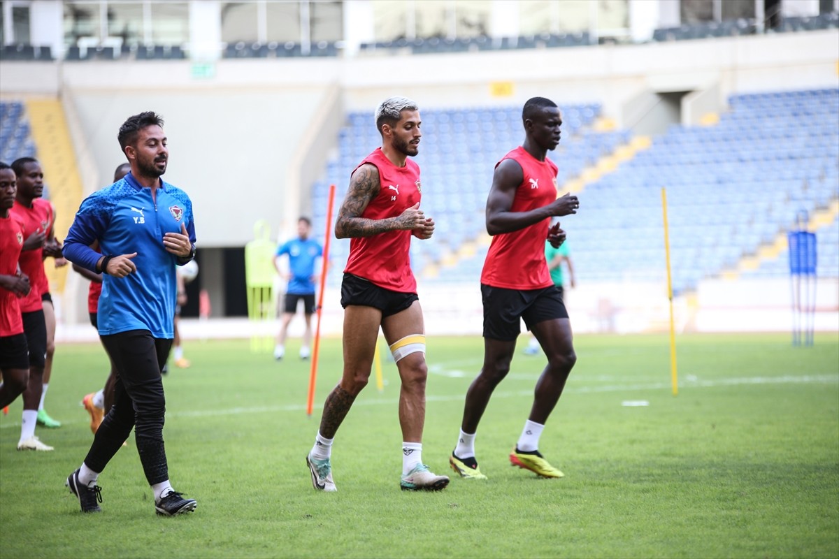 Trendyol Süper Lig ekiplerinden Atakaş Hatayspor'un teknik direktörü Özhan Pulat, AA muhabirine...