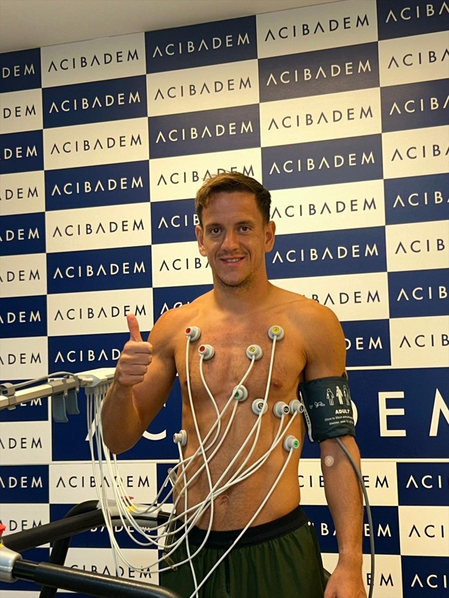 Trendyol Süper Lig ekiplerinden Çaykur Rizespor, Beşiktaş'tan orta saha oyuncusu Amir...