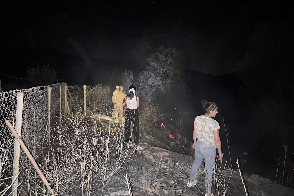 Tunceli'de ormanlık alanda çıkan yangın ekiplerin müdahalesiyle söndürüldü.