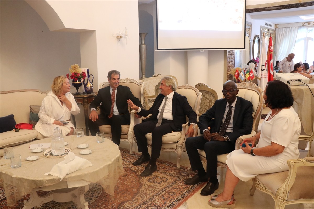 Tunus'ta kadın girişimcilerden oluşan dernekler, ülke turizmine katkı sağlamak için hizmet veren...