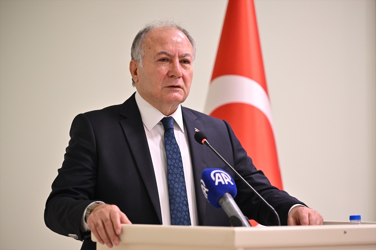 TÜRK-İŞ Genel Başkan Yardımcısı Ramazan Ağar, konfederasyonun Genel Merkezi'nde basın toplantısı...