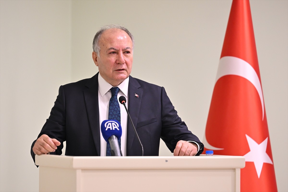 TÜRK-İŞ Genel Başkan Yardımcısı Ramazan Ağar, konfederasyonun Genel Merkezi'nde basın toplantısı...