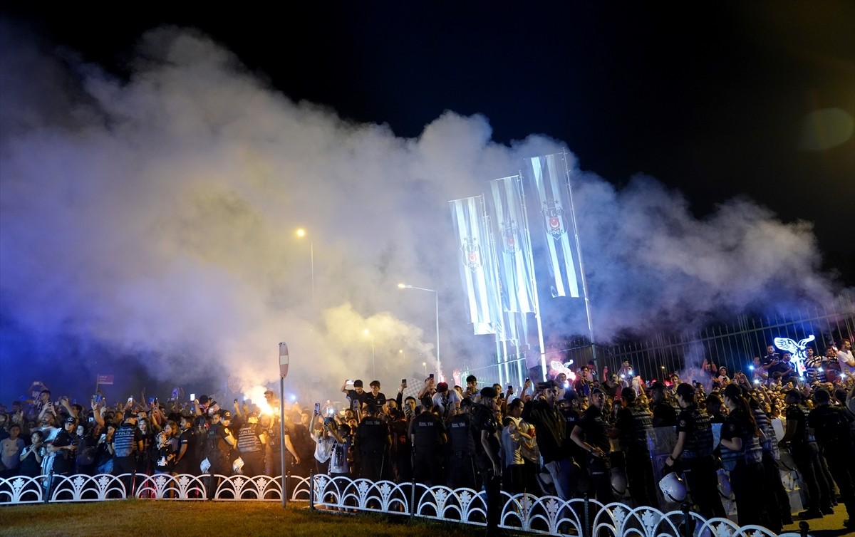 Turkcell Süper Kupa maçında Galatasaray'ı 5-0 yenerek şampiyon olan Beşiktaş, Ümraniye'de...