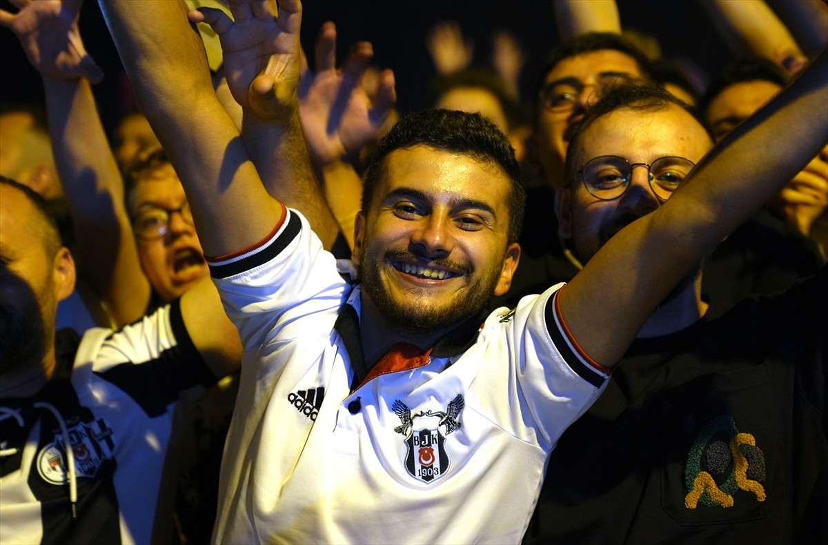 Turkcell Süper Kupa maçında Galatasaray'ı 5-0 yenerek şampiyon olan Beşiktaş, Ümraniye'de...
