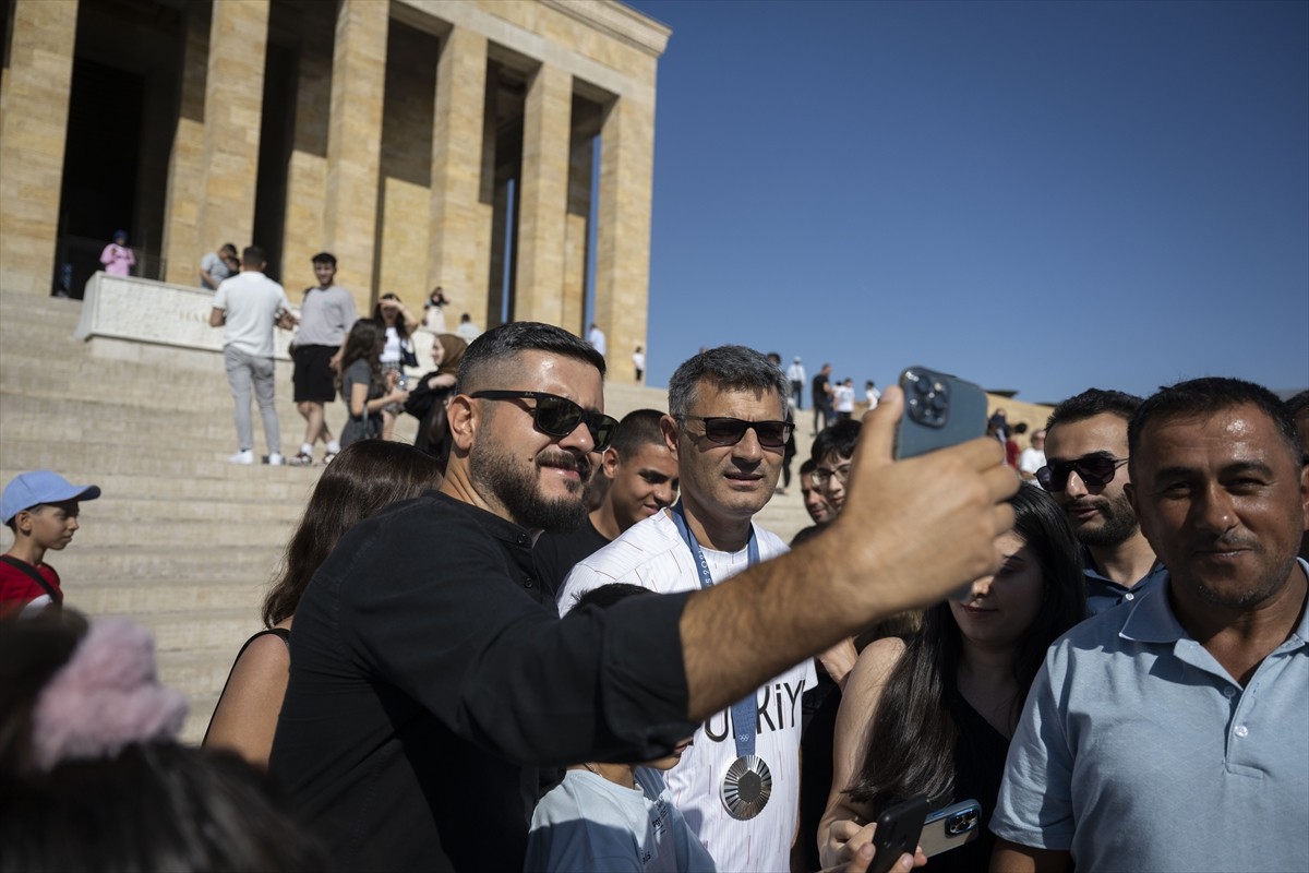 Türkiye Atıcılık Federasyonu Başkanı Gürsel Çolakoğlu ve Paris 2024 Olimpiyat Oyunları'nda...