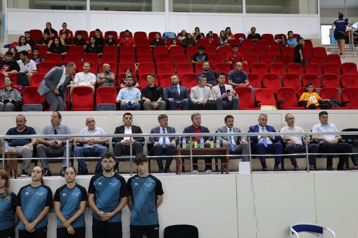 Türkiye Badminton Süper Lig ve Gelişim Ligi 4. etap müsabakaları Erzincan'da başladı.  Türkiye...