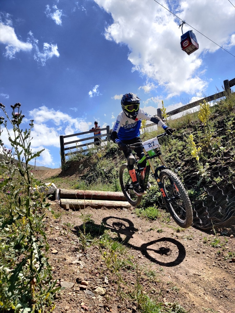 Türkiye Bisiklet Federasyonu tarafından Erzurum'da düzenlenen Downhill Türkiye Şampiyonası...