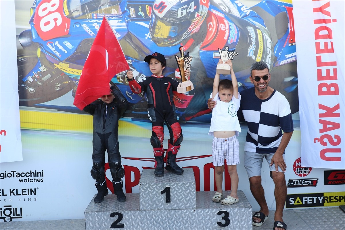 Türkiye Motosiklet Federasyonunca (TMF) Uşak'ta düzenlenen Türkiye Süpermoto Şampiyonası'nın...